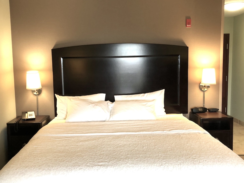 hampton inn and suites detroit canton