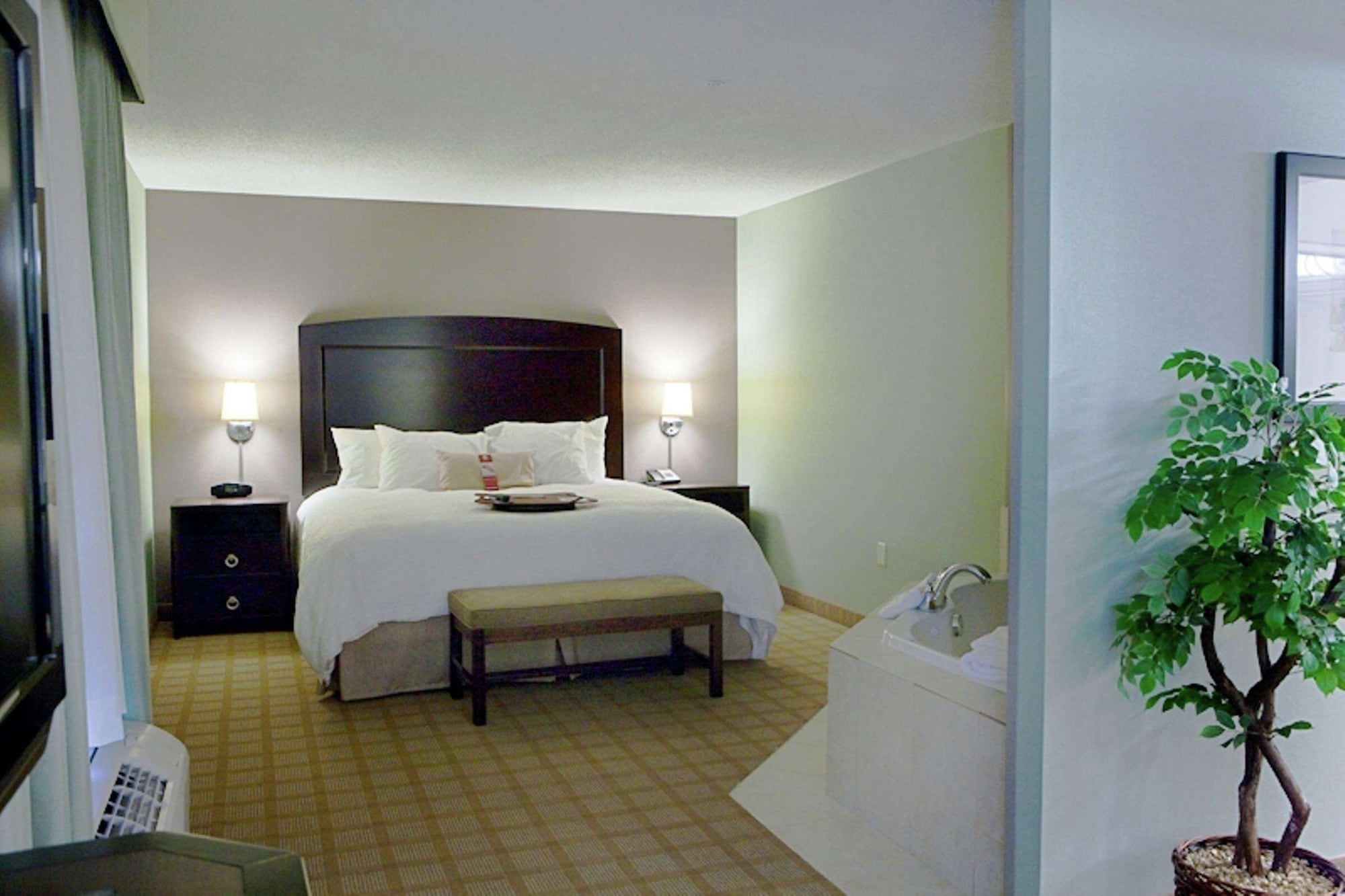 hampton inn and suites detroit canton