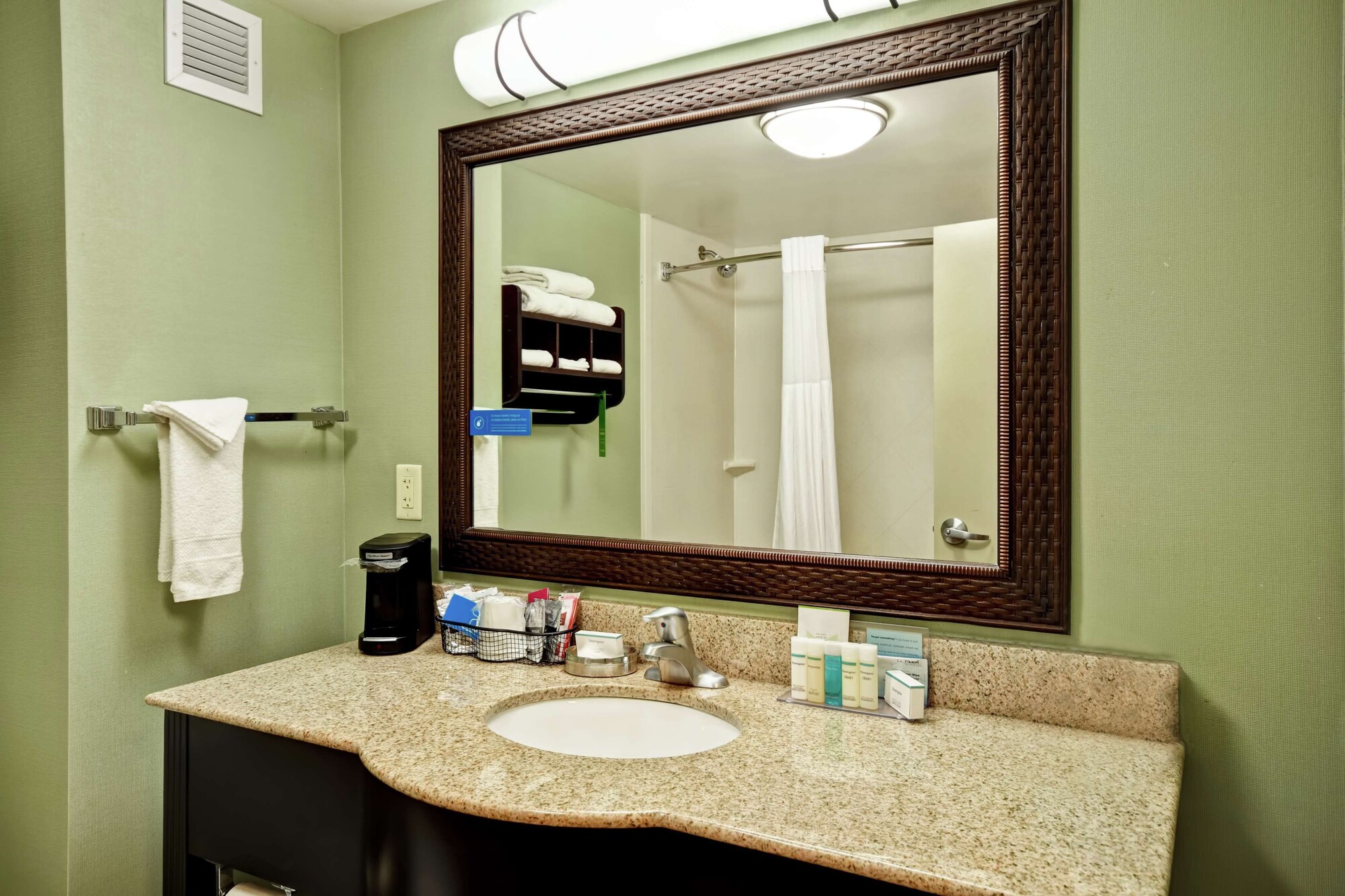 hampton inn and suites detroit canton
