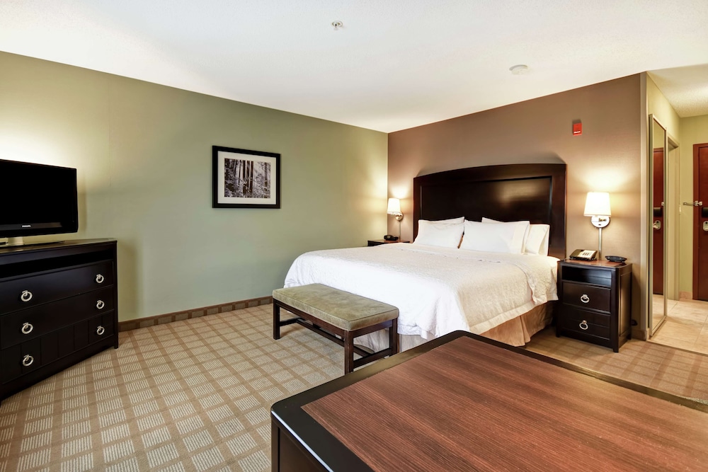 hampton inn and suites detroit canton