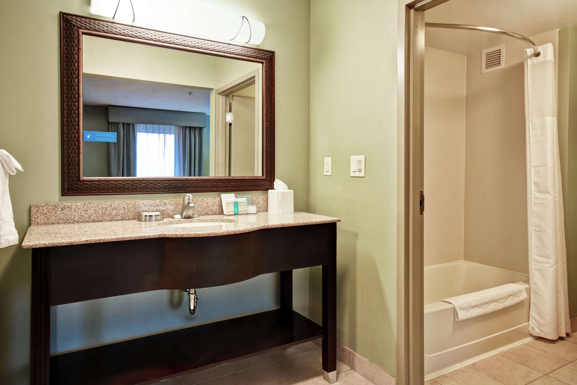 hampton inn and suites detroit canton