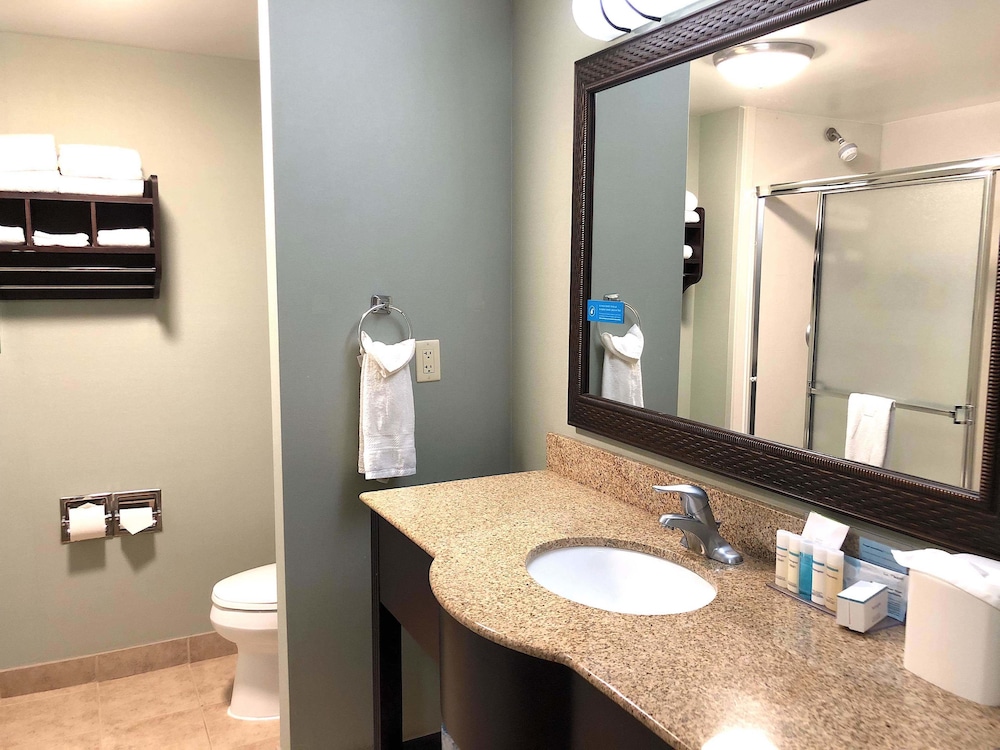 hampton inn and suites detroit canton