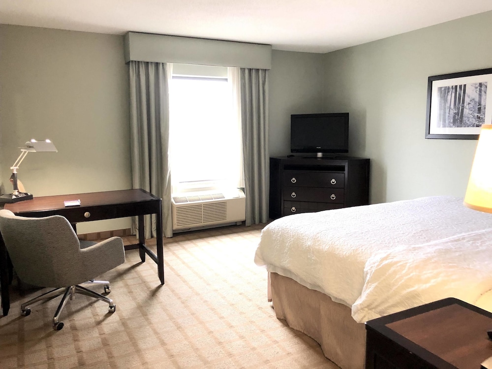 hampton inn and suites detroit canton