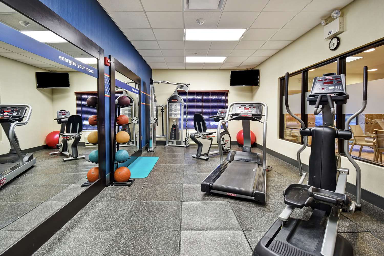 hampton inn and suites detroit canton