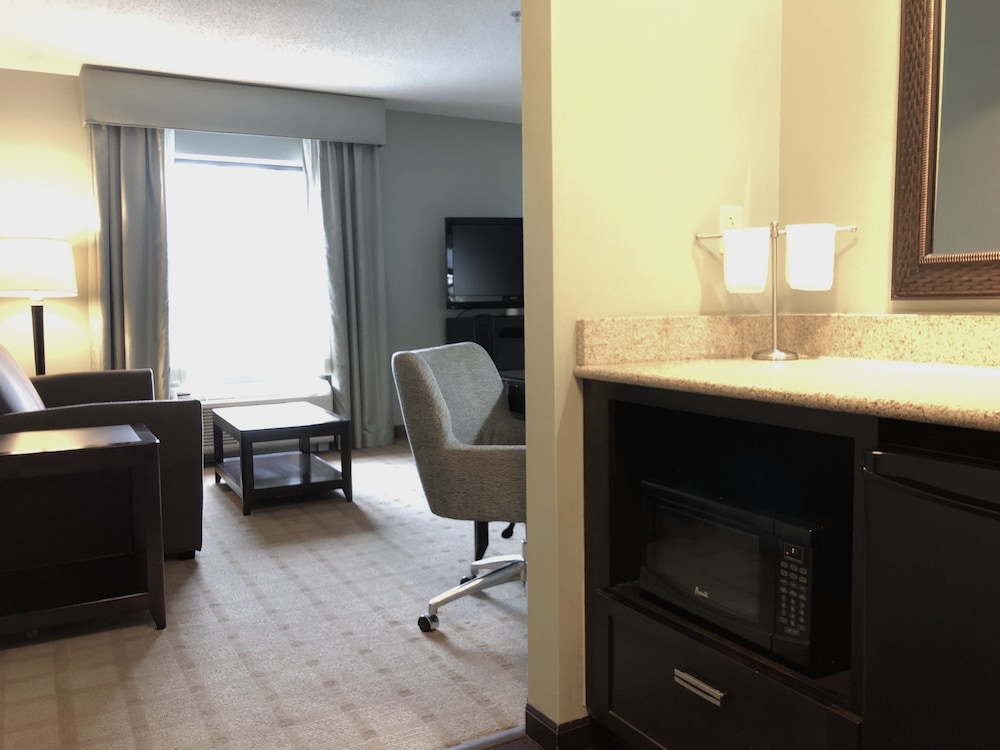 hampton inn and suites detroit canton
