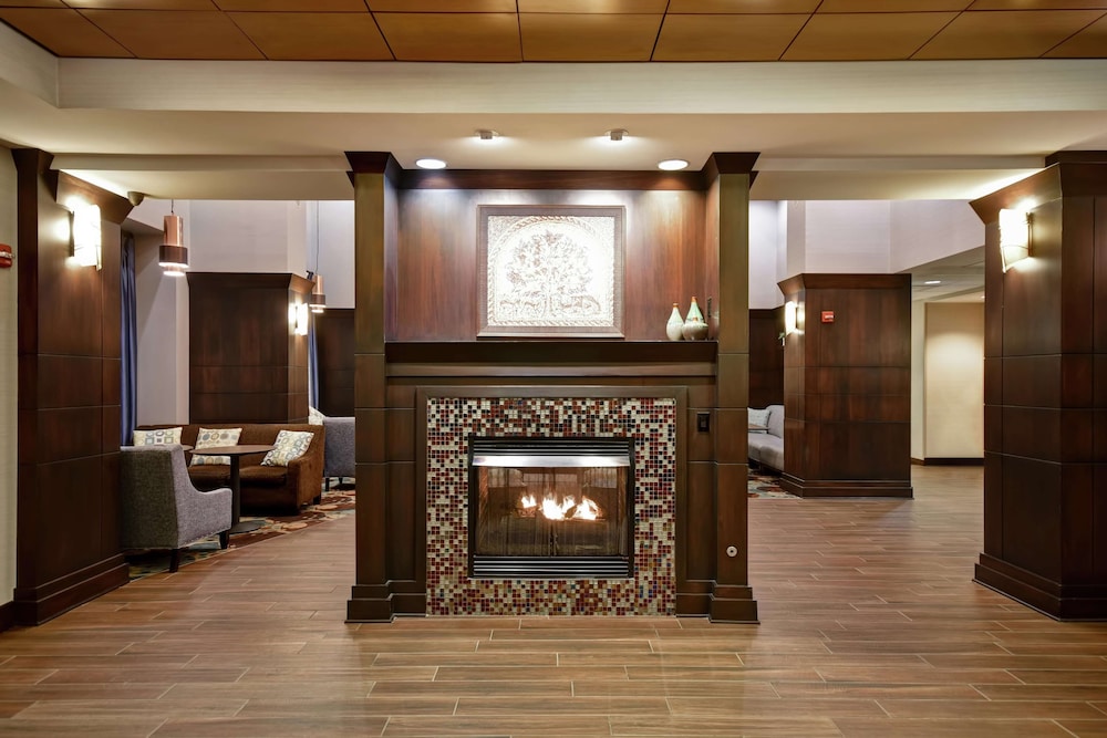 hampton inn and suites detroit canton