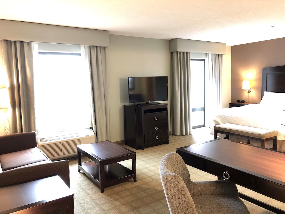 hampton inn and suites detroit canton