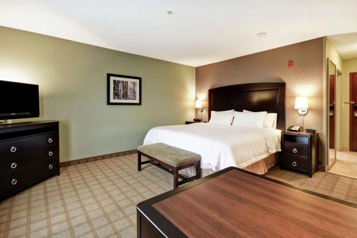 hampton inn and suites detroit canton
