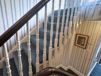 Helen's Hotel,,2 star