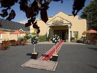 hamlet court hotel