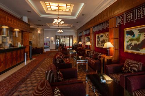 hamlet court hotel