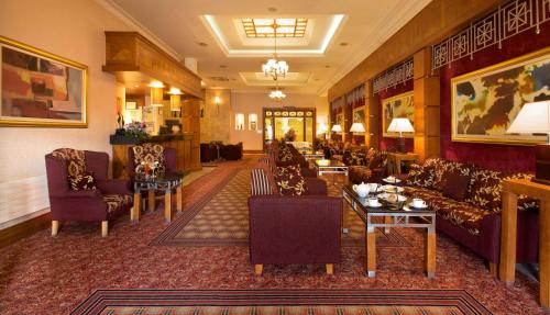 hamlet court hotel