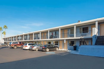 econo lodge phoenix north i 17