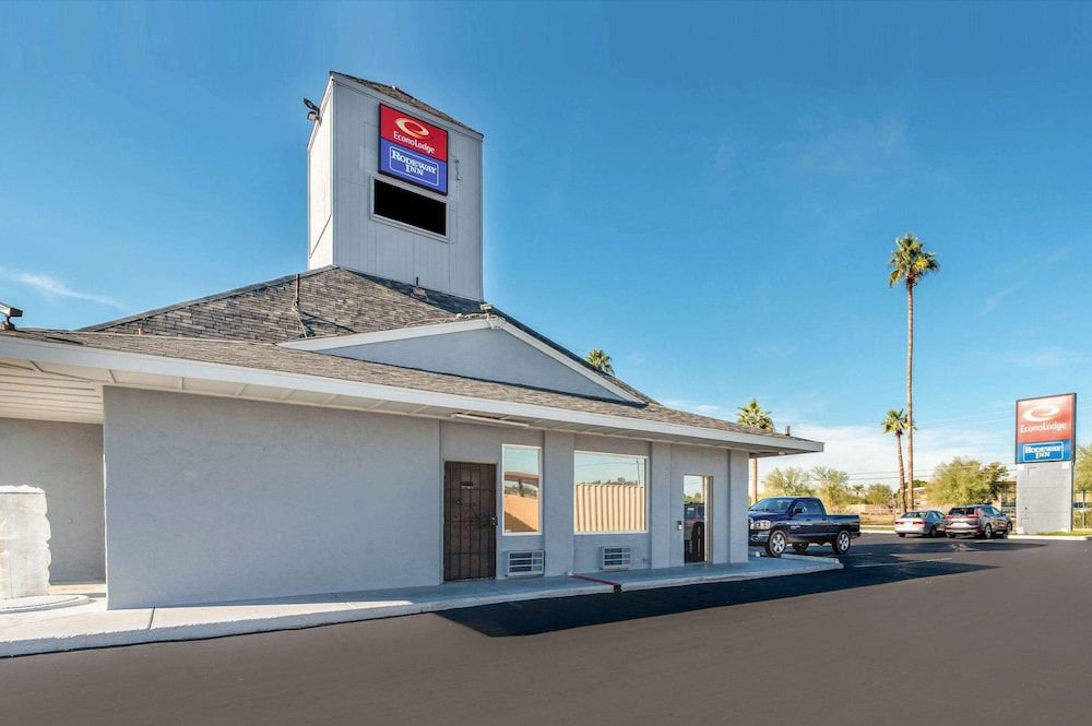 econo lodge phoenix north i 17