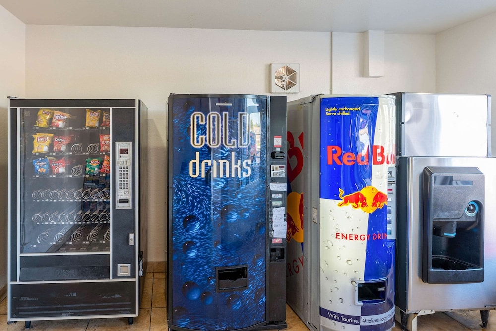 econo lodge phoenix north i 17