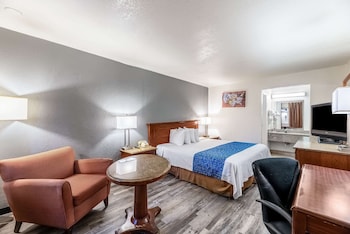 econo lodge phoenix north i 17