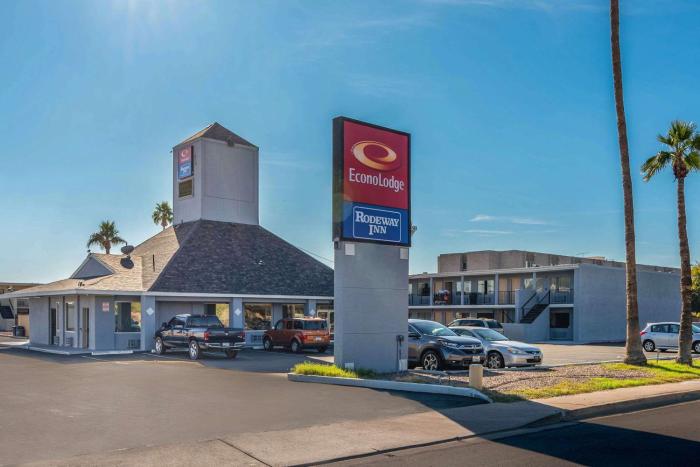 econo lodge phoenix north i 17