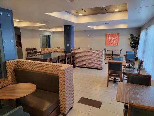 holiday inn express and suites casa grande by ihg