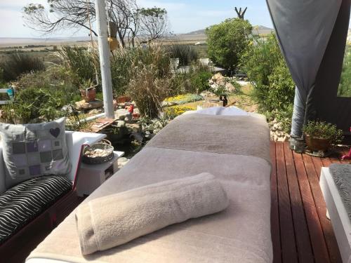 farr out guesthouse