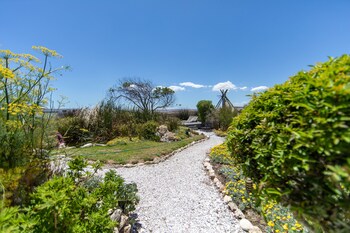 farr out guesthouse