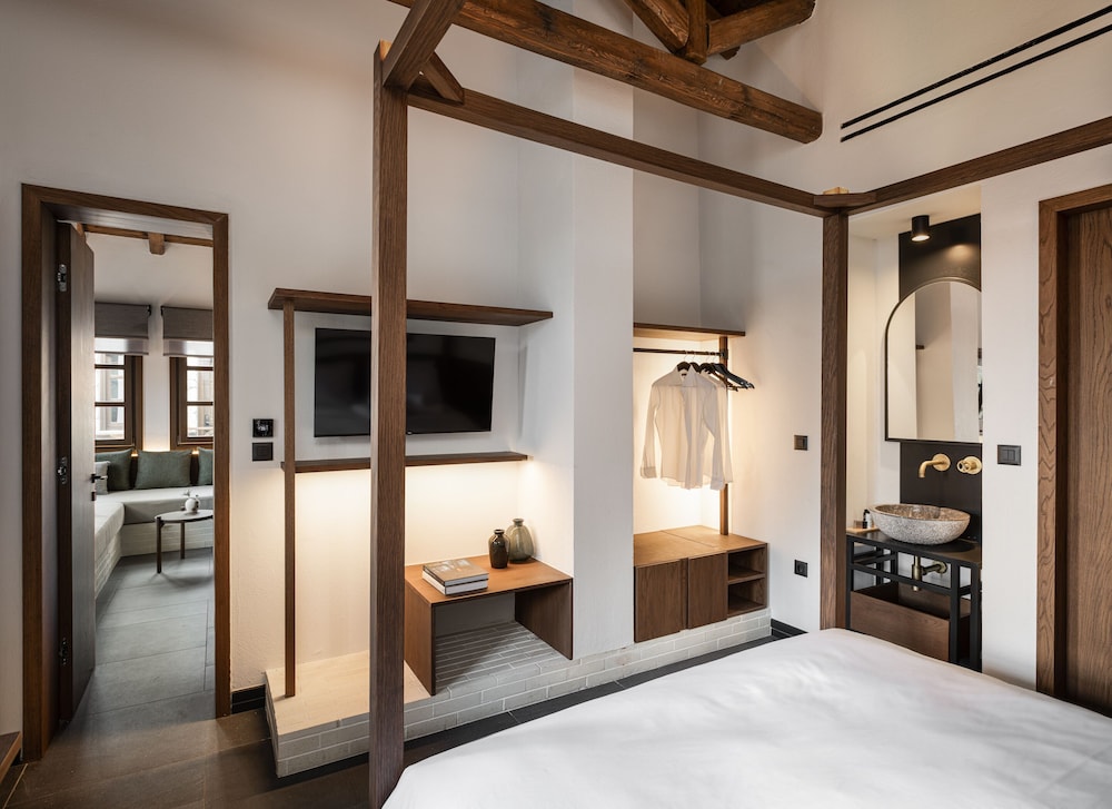 unedo all seasons hotel