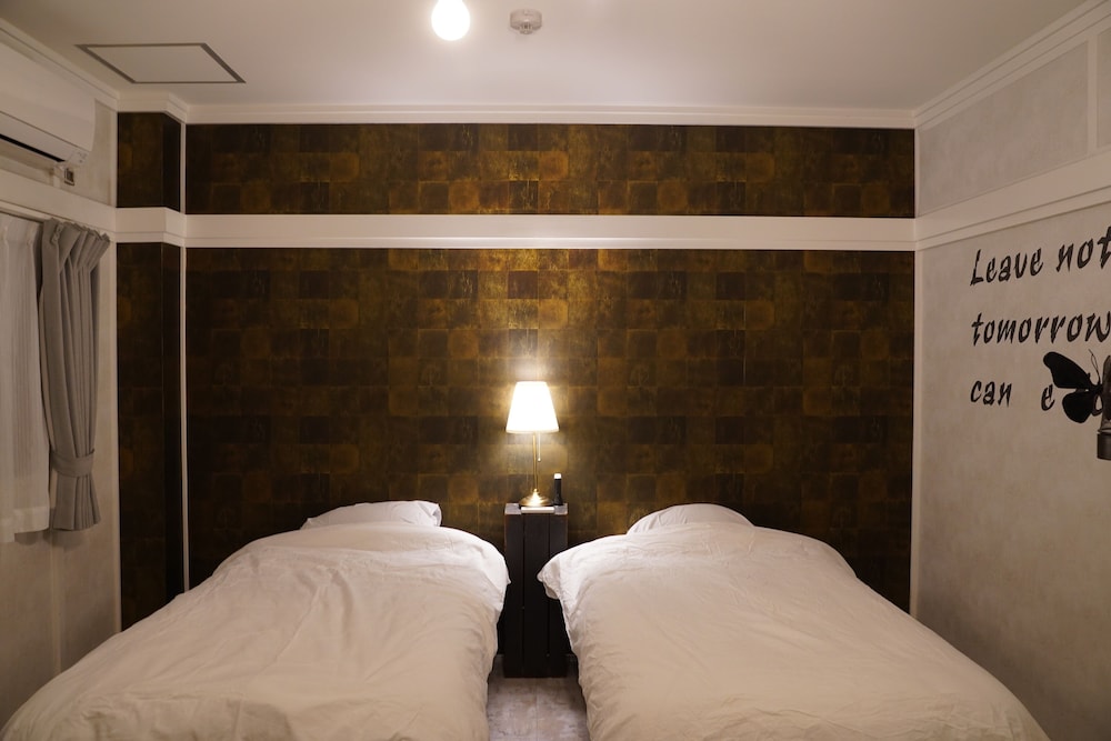 usatsuno osu hostel