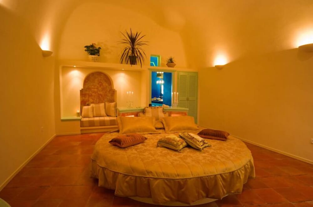vallas apartments and villas