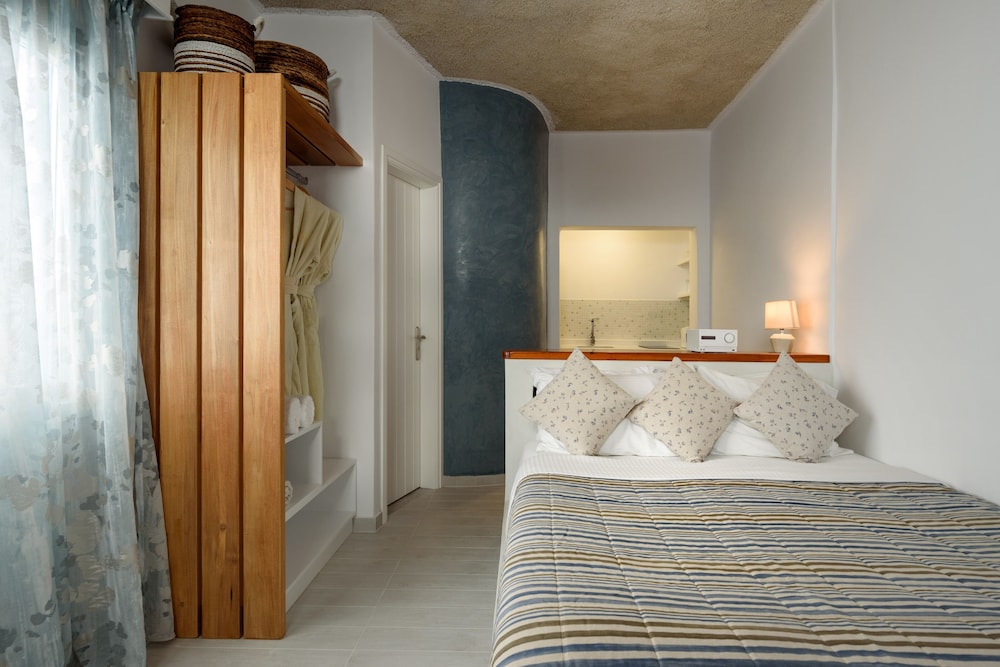 vallas apartments and villas