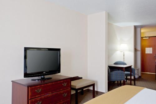 holiday inn express hotel and suites jackson by ihg