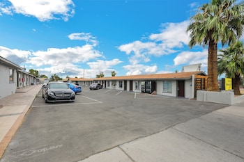 desert moon motel
