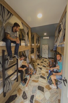 ventiuna hotel and hostel