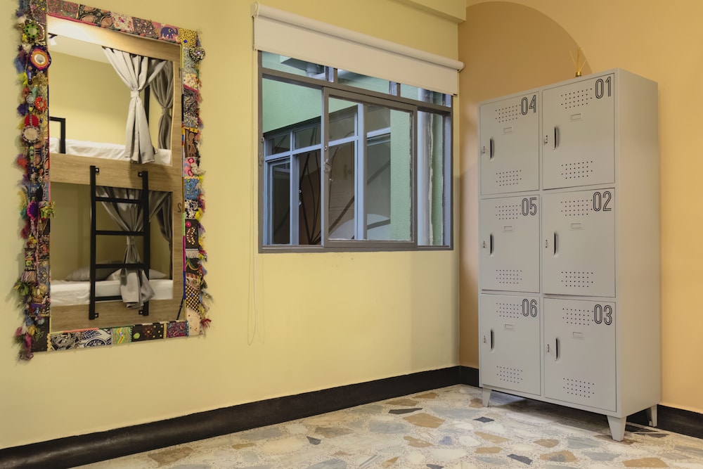 ventiuna hotel and hostel