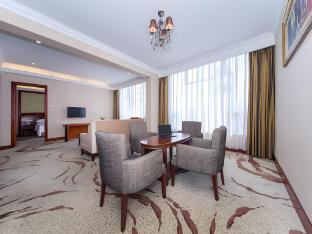 Vienna Hotel Xiangyang Railway Station,,0 star