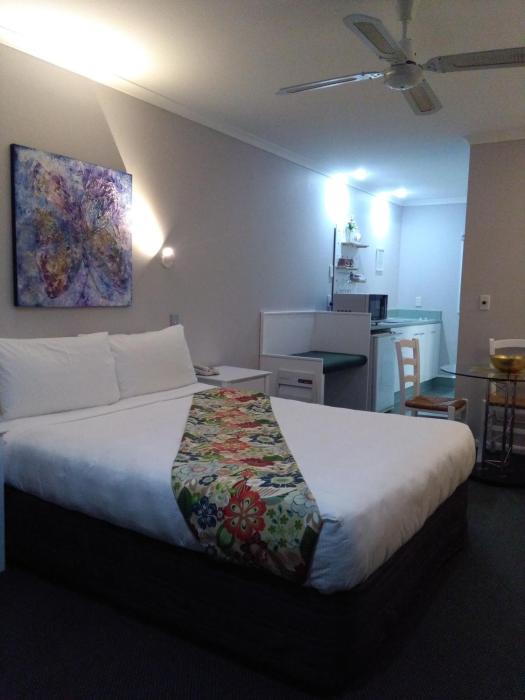 colonial lodge motel