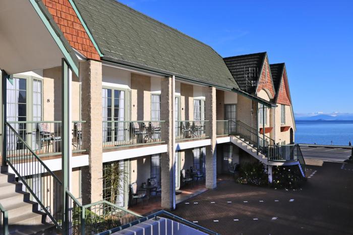 colonial lodge motel