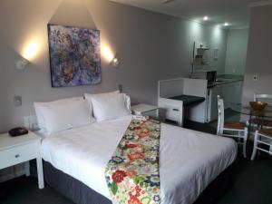 colonial lodge motel