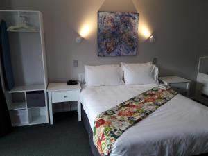colonial lodge motel