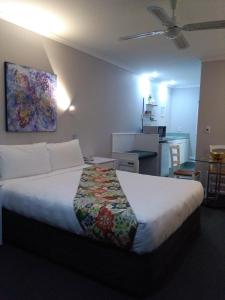 colonial lodge motel