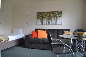 colonial lodge motel