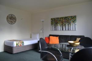 colonial lodge motel