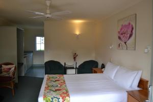 colonial lodge motel