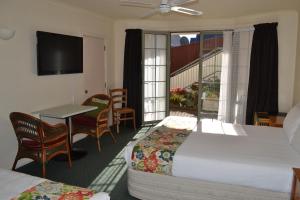 colonial lodge motel