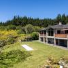 Chalet Eiger Lodge,Kinloch>>Acacia Bay,5 star