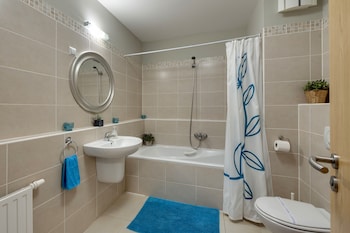 central passage apartments by vagabond