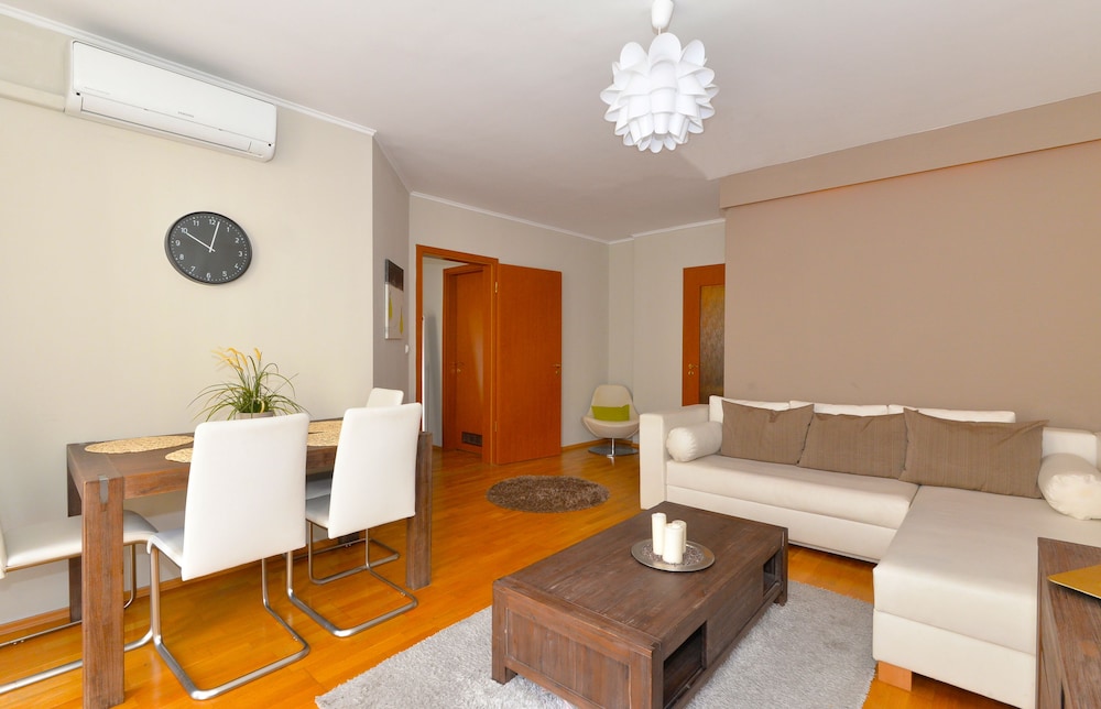 central passage apartments by vagabond