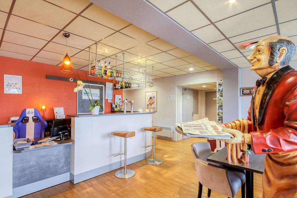 brit hotel les evens