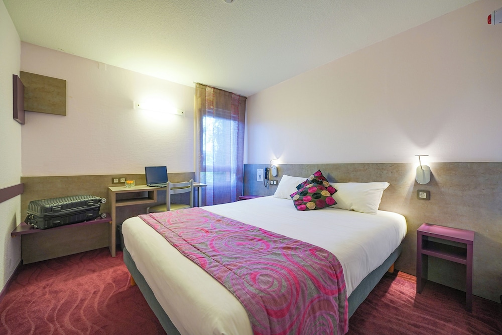 brit hotel les evens