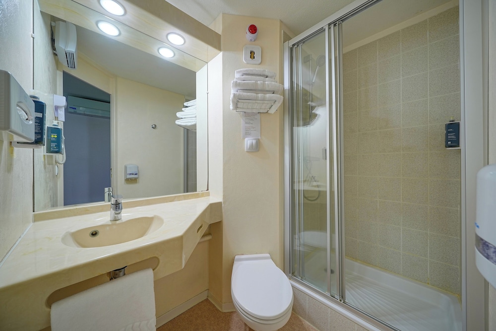 Brit Hotel Les Evens,Le Mans>>La Milesse,3 star