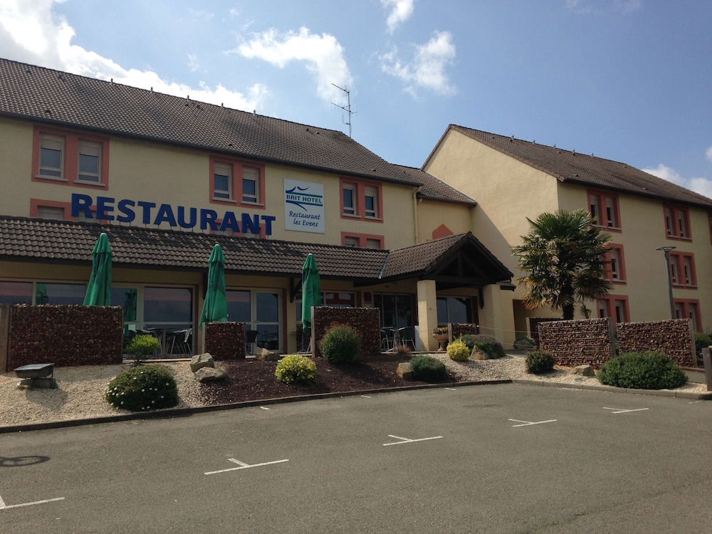 brit hotel les evens