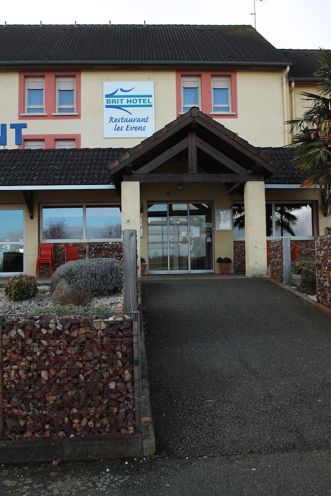 brit hotel les evens